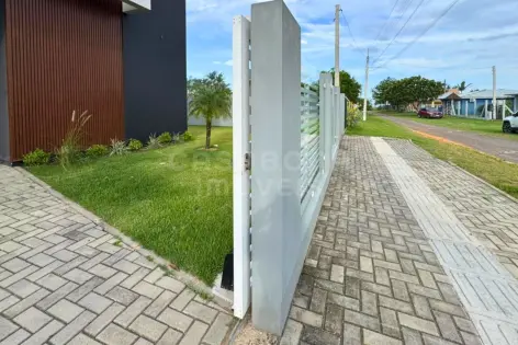 Imagem #2 do imóvel Casa mobiliada com 3 suítes e piscina a 150m do mar