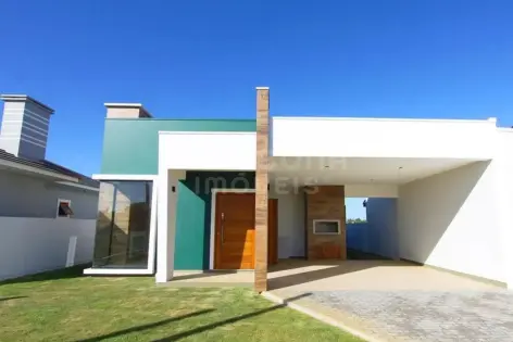 Imagem principal do Casa com Ótima Distribuição e Terreno Padrão no Litoral
