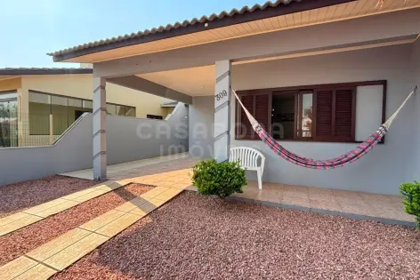 Imagem #2 do imóvel Casa com piscina a 300 metros do mar no Jardim Raiante