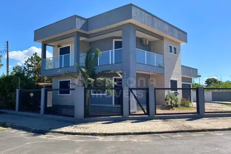 Imagem principal do Espaçosa Casa de Esquina em Arroio do Sal - 800m do Mar