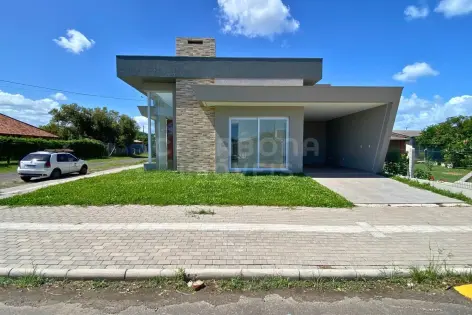 Imagem #2 do imóvel Casa com excelente posição solar a poucos metros do mar em Arroio Teixeira
