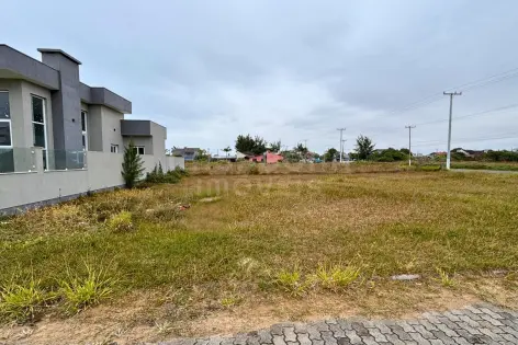 Imagem #1 do imóvel Terreno a 200 metros da praia no Bairro Sambaquis