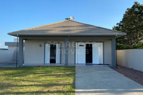 Imagem principal do Casa com 2 Dormitórios e Amplo Pátio no Bairro Lagoa da Camboim – Arroio do Sal