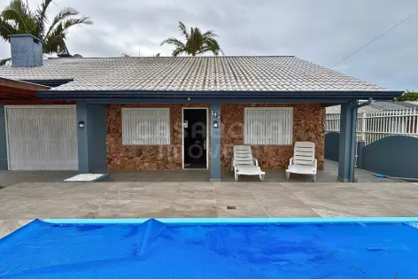 Imagem #1 do imóvel Casa com 3 dormitórios, 2 suítes e espaço gourmet a 300 metros do mar no bairro Âncora