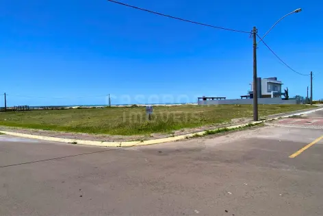 Imagem principal do Terreno Amplo a Poucos Passos do Mar – Posição Solar Norte/Oeste e Excelente Potencial