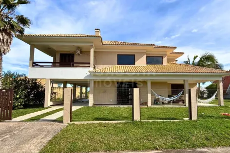 Imagem #1 do imóvel Casa ampla com 4 suítes a apenas 40 metros do mar no Balneário Atlântico