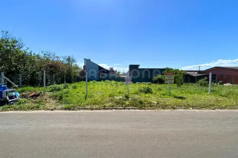 Imagem principal do Terreno com Posição Solar Leste a Três Quadras da Praia em Arroio do Sal