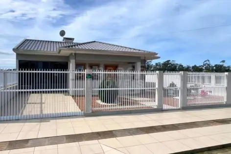 Imagem #2 do imóvel Casa com jardim e 3 dormitórios em Jardim Raiante Novo
