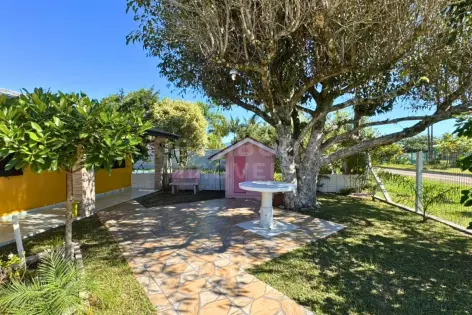 Imagem #2 do imóvel Casa com 4 Dormitórios a 426m do Mar no Bairro Rondinha Nova