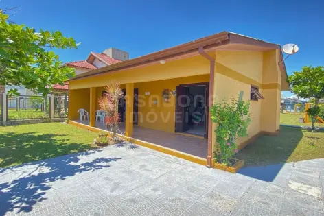 Imagem #3 do imóvel Casa Ampla e Imponente a Apenas 170 Metros da Praia em Localização Privilegiada