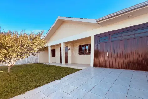 Imagem #1 do imóvel Casa com 3 dormitórios a 170 metros da praia em São Jorge