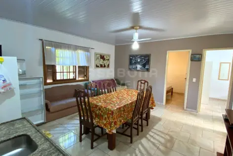 Imagem #4 do imóvel Casa ampla com 3 dormitórios a apenas 335 metros da praia no Bairro São Jorge