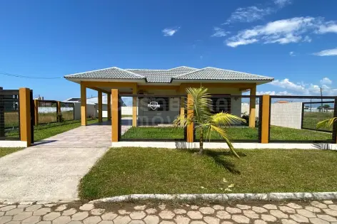 Imagem principal do Casa Ampla com Terreno Diferenciado e Excelente Posição Solar