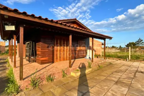 Imagem principal do Casa de Madeira com Piscina e Suíte com Hidromassagem em Torres