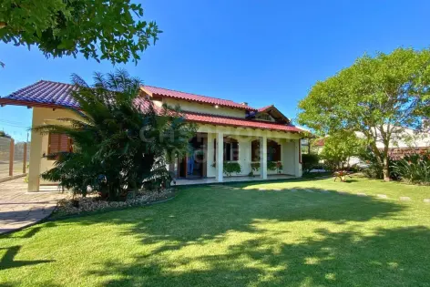 Imagem secundária do Casa de Esquina com Amplo Terreno e Piscina – Arroio do Sal