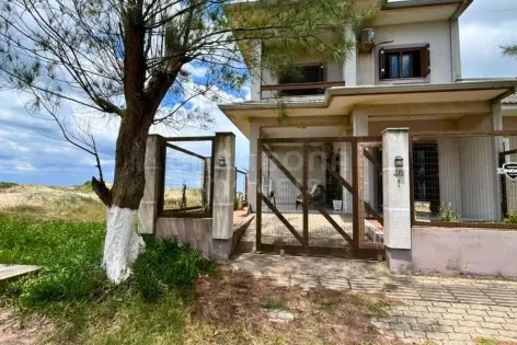 Imagem principal do Casa com excelente posição solar no Balneário Marambaia – Conforto, luminosidade e qualidade de vida