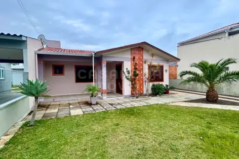 Imagem #1 do imóvel Casa com piscina e 3 dormitórios a 450 metros do mar no bairro Vista Alegre