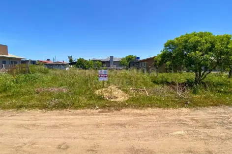 Imagem principal do Terreno com ótima posição solar no Balneário Pérola, ideal para construir e investir!