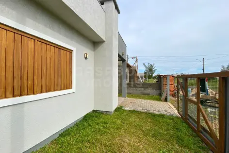 Imagem #3 do imóvel Casa moderna com suíte a 300 metros da praia no Bairro Pérola