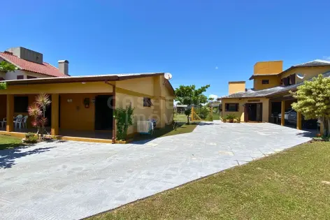 Imagem principal do Casa Ampla e Imponente a Apenas 170 Metros da Praia em Localização Privilegiada