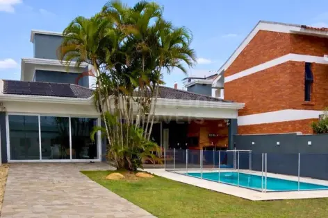 Imagem #1 do imóvel Casa de alto padrão com piscina a 100 metros do mar no bairro Malinsky
