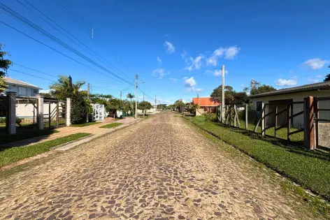 Imagem #3 do imóvel Terreno amplo no bairro Malinsky a apenas 650 metros do mar