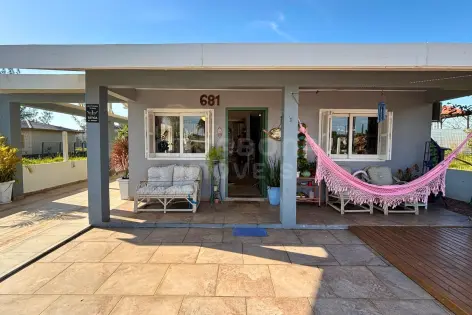 Imagem #1 do imóvel Casa com 3 dormitórios a apenas 700 metros da praia em Torres