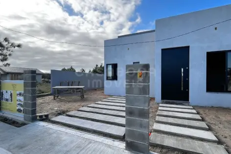 Imagem secundária do Casa nova com suíte no Tupancy – a poucos metros do mar