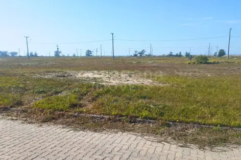 Imagem principal do Terreno plano e bem localizado a 200 metros do mar no Loteamento Verde Mar!