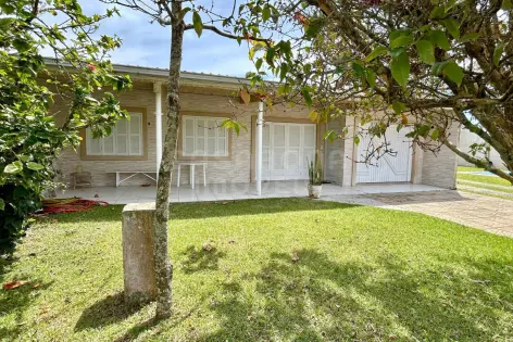 Imagem #2 do imóvel Casa com 3 dormitórios e jardim arborizado a 450 m da praia em Arroio do Sal