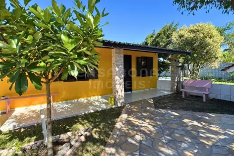 Imagem #3 do imóvel Casa com 4 Dormitórios a 426m do Mar no Bairro Rondinha Nova