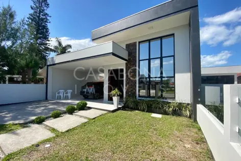 Imagem principal do Refúgio à Beira-Mar: Residência Espaçosa no Balneário São Paulo