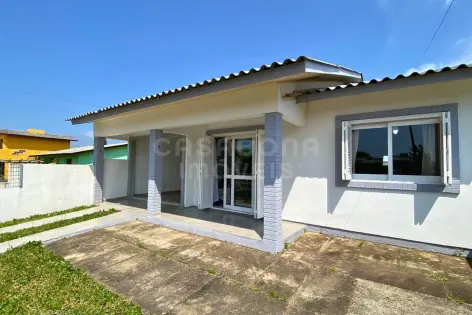 Imagem principal do Casa com piscina a 100m do mar no Balneário Figueirinha