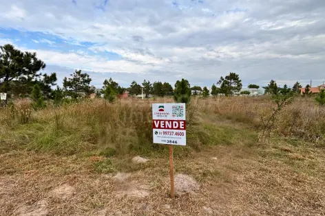 Imagem #1 do imóvel Terreno com posição solar norte a 400 metros da praia no bairro São Jorge