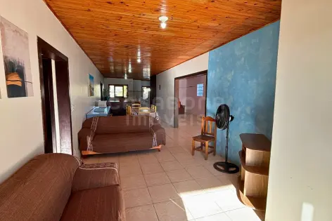 Imagem #3 do imóvel Casa com 4 dormitórios a apenas 60 metros da praia em Marambaia