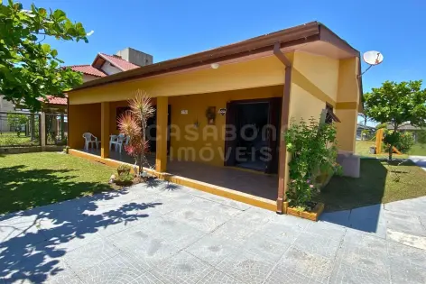 Imagem #4 do imóvel Casa Ampla e Imponente a Apenas 170 Metros da Praia em Localização Privilegiada