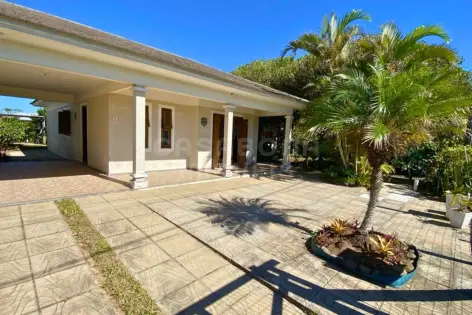 Imagem principal do Casa com 3 Dormitórios a 70m da Praia no Bairro São Pedro – Excelente Localização