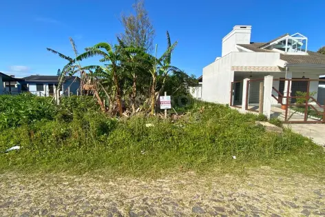 Imagem principal do Terreno no Balneário Figueirinha – Espaço, Tranquilidade e Excelente Potencial