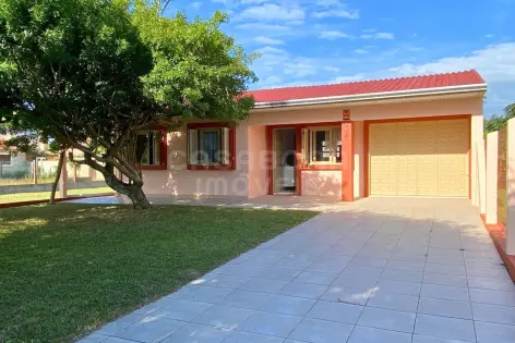 Imagem principal do Casa com 3 Dormitórios em Areias Brancas – Próxima ao Mar e ao Centro
