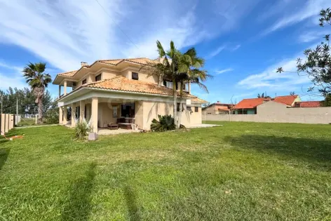 Imagem #4 do imóvel Casa ampla com 4 suítes a apenas 40 metros do mar no Balneário Atlântico