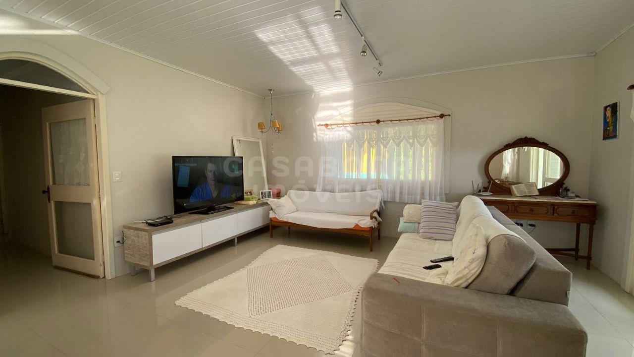 Casa à Venda em Torres - Bairro Paraíso: Conforto e Lazer a 500 Metros do Mar