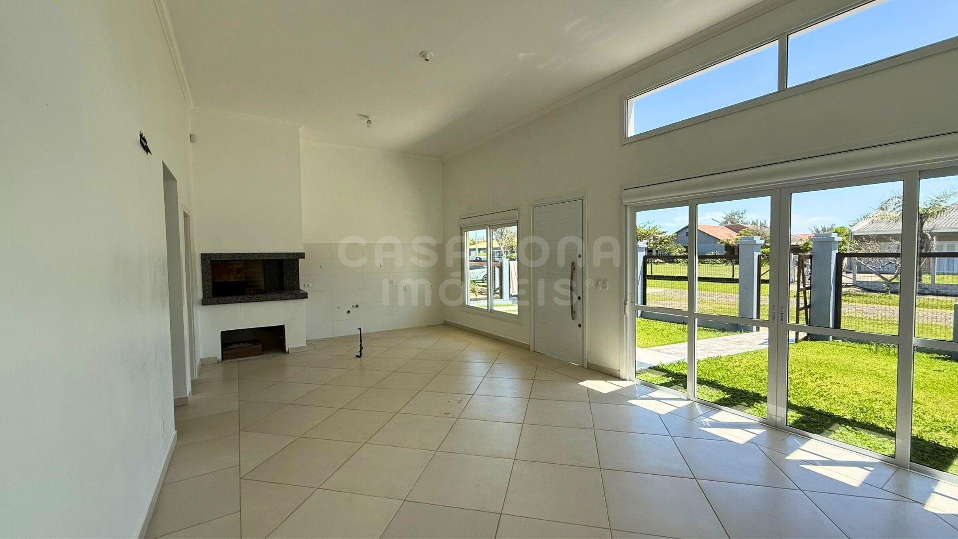 Casa à Venda em Arroio do Sal - Bairro São Pedro, a 50m da Praia