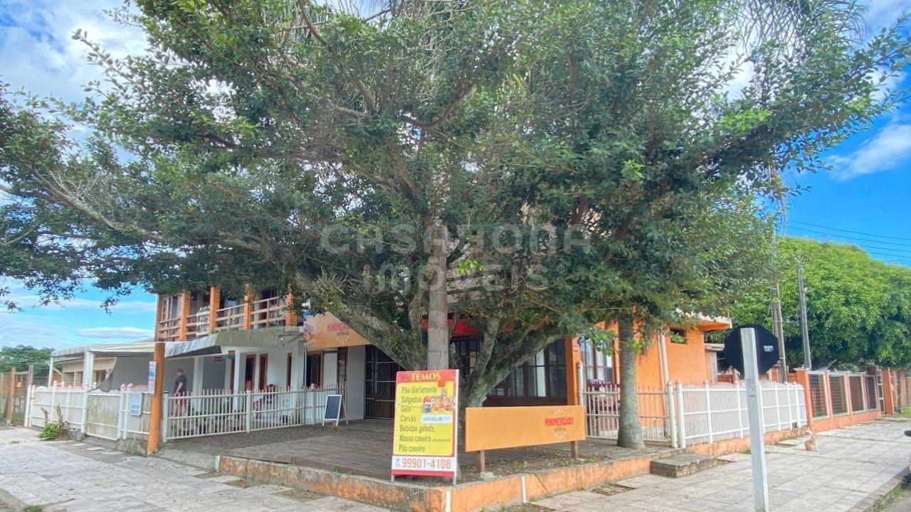 Oportunidade de Investimento: Prédio Comercial no Centro de Arroio do Sal