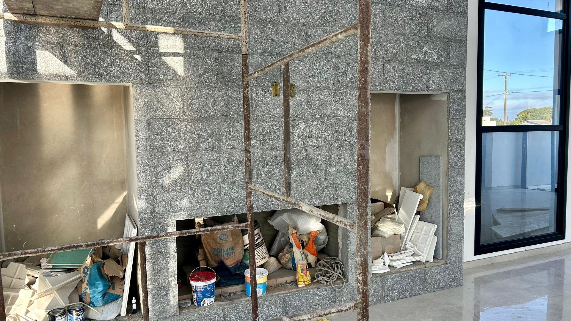 Casa moderna com suíte e lareira a apenas 600m do mar em Arroio do Sal