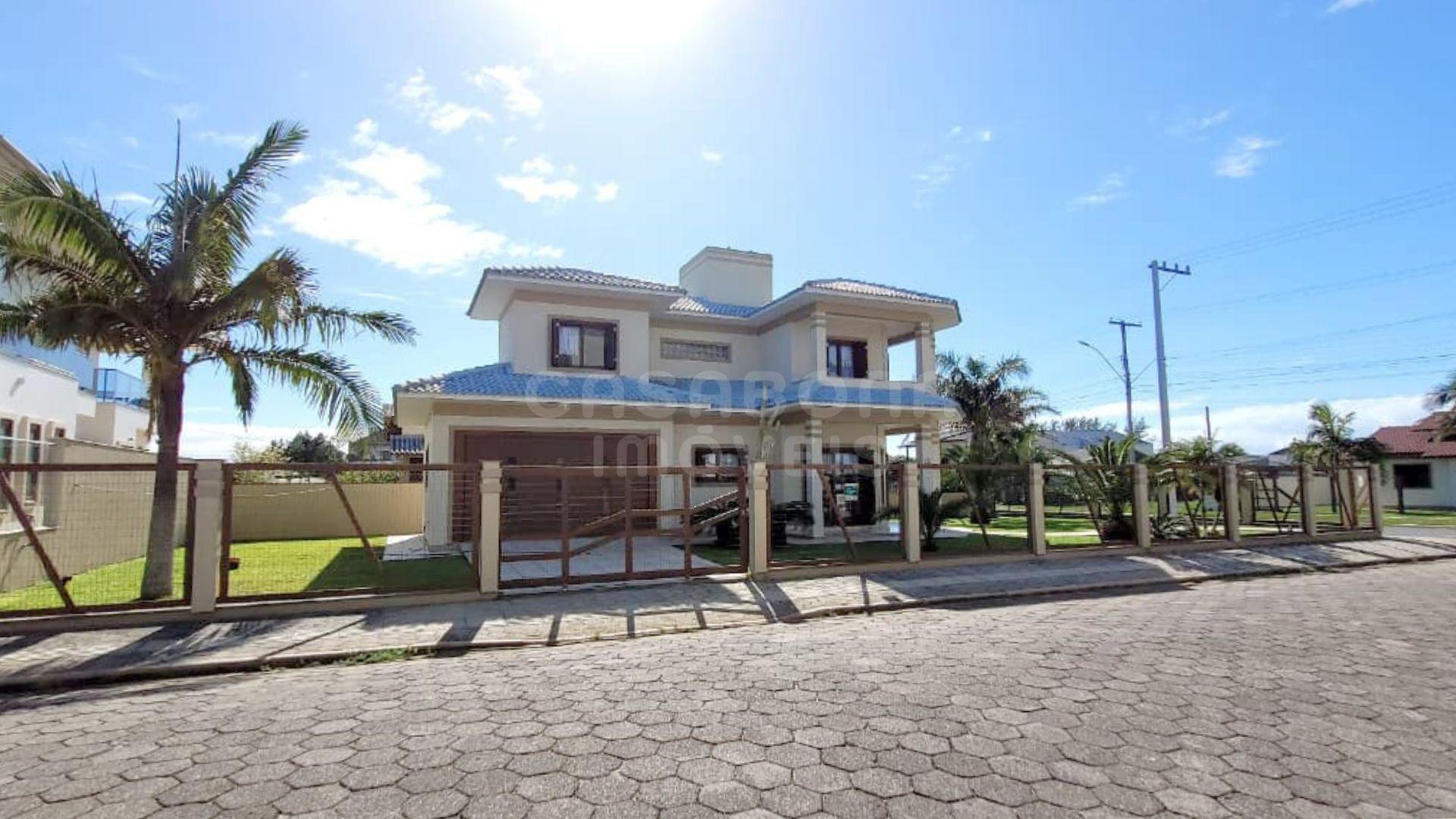 Casa de Alto Padrão a 100m do Mar em Arroio do Sal – Bairro Camboim