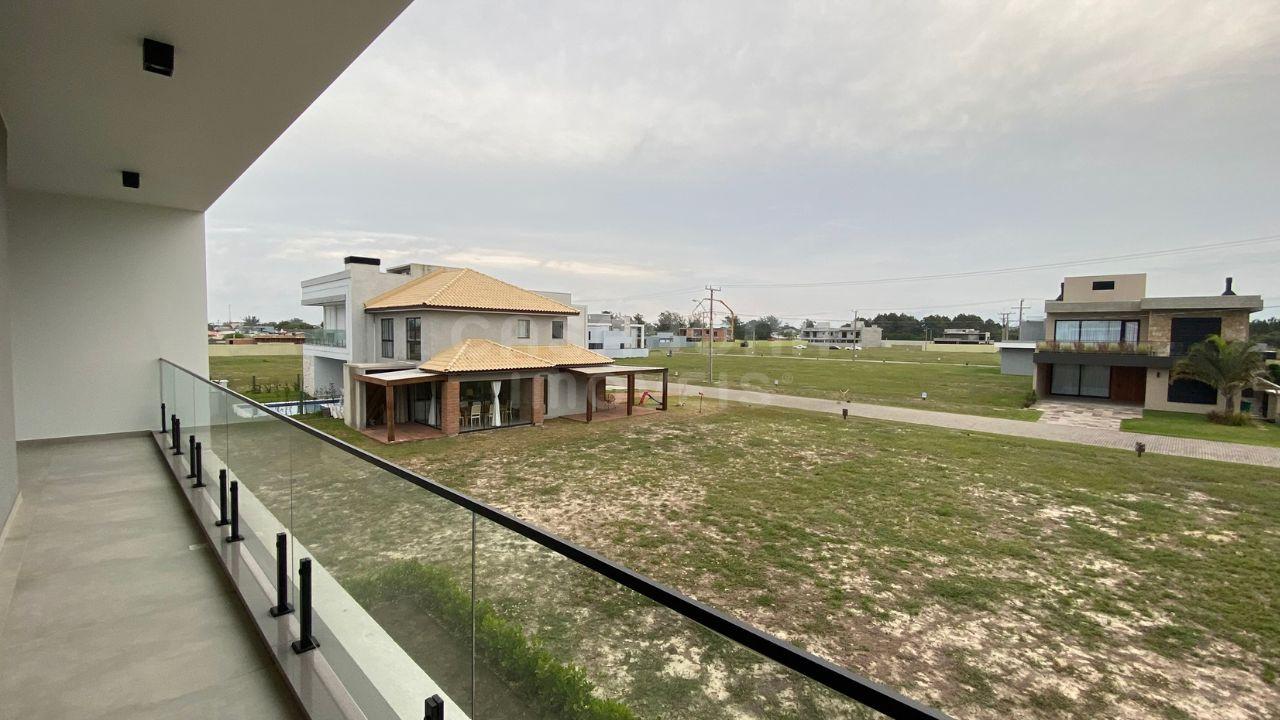 Casa Alto Padrão no Condomínio Arenas Curumim – Capão da Canoa