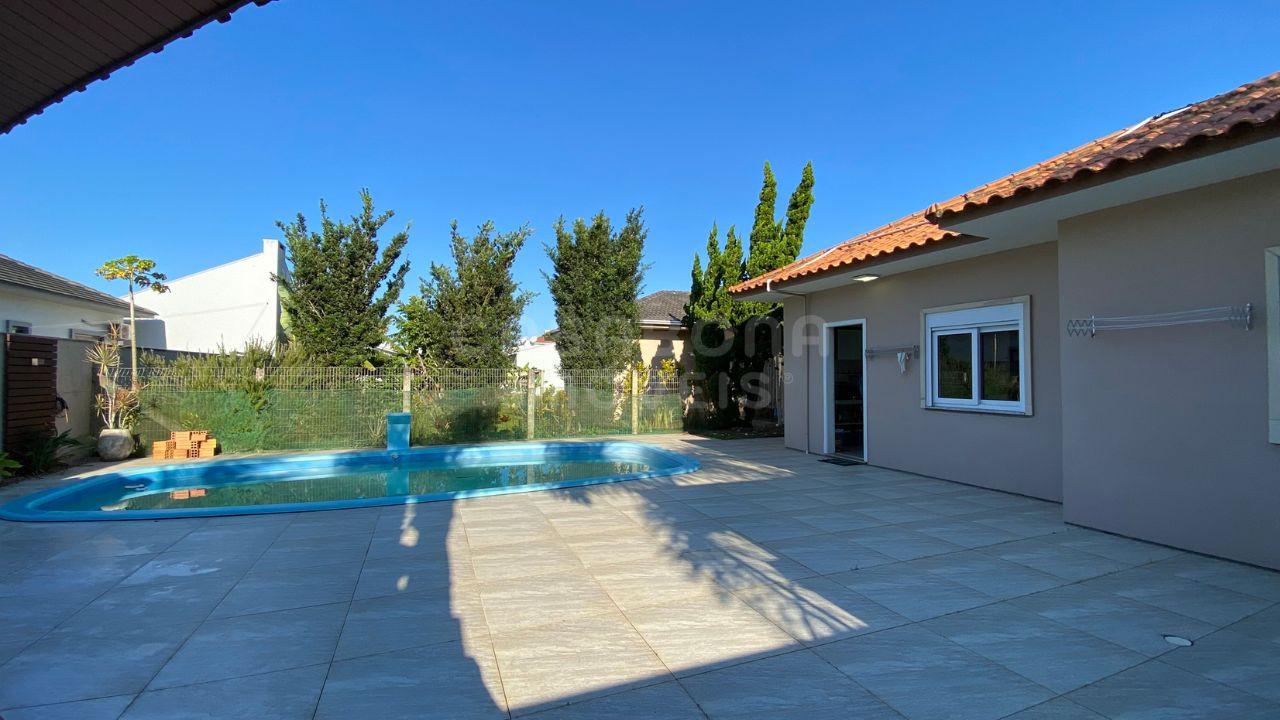 Casa Mobiliada com Piscina a 500m da Praia no Bairro Vista Alegre