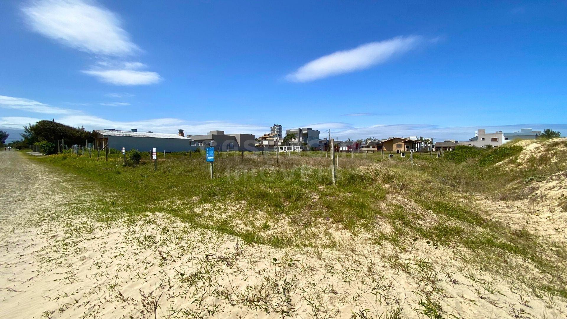 Terreno de Esquina 10 x 30 no Balneário Figueirinha – Beira-Mar, Posição Leste e Oportunidade Única