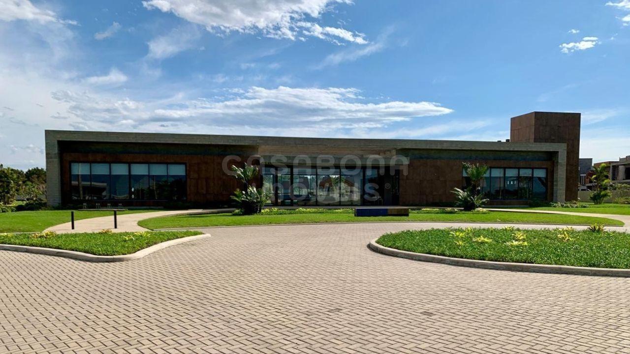 Terreno Exclusivo em Condomínio Fechado com Piscina e Áreas de Lazer