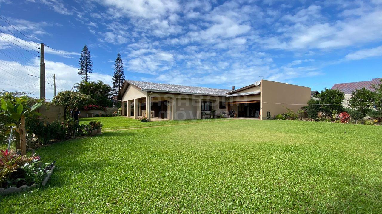 Excelente Casa à Venda em Torres - Bairro Paraíso